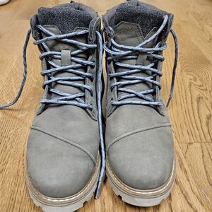 Men's size 9 Tom's boots, olive